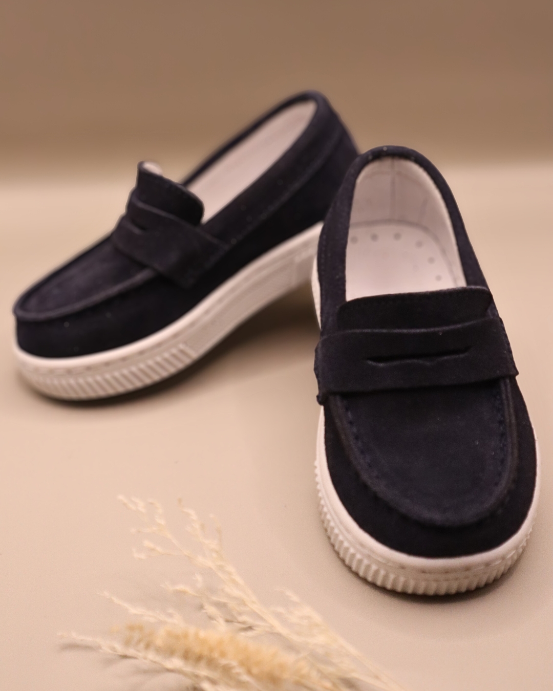 Ανώνυμο σχέδιο - 2026-01-25T124233.643 Μοκασίνια σουέτ σκούρο μπλε - Image 1